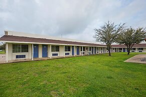 Motel 6 Madisonville, TX