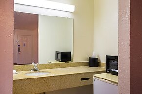 Motel 6 Madisonville, TX