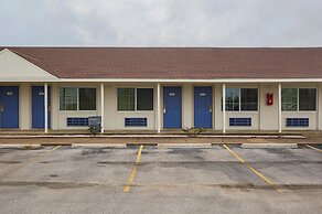 Motel 6 Madisonville, TX