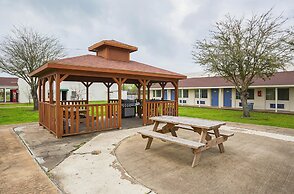 Motel 6 Madisonville, TX