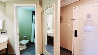 Super 8 by Wyndham Temple I-35