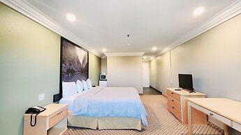 Super 8 by Wyndham Temple I-35