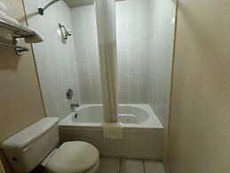 Super 8 by Wyndham Giddings