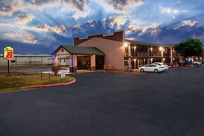 Super 8 by Wyndham Giddings