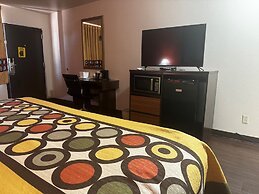 Super 8 by Wyndham Giddings