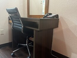 Super 8 by Wyndham Giddings