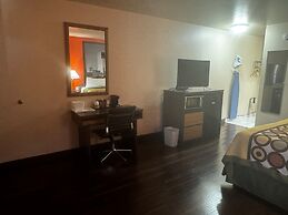 Super 8 by Wyndham Giddings