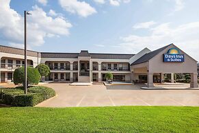 Days Inn & Suites by Wyndham Tyler