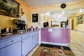 OYO Hotel Chapmanville Inn, WV - Hwy 119