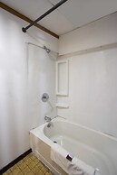 OYO Hotel Chapmanville Inn, WV - Hwy 119