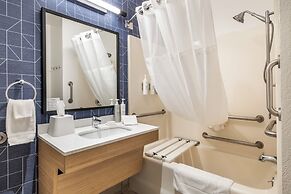 Spark by Hilton La Crosse Onalaska