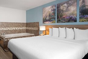 Days Inn by Wyndham Neenah