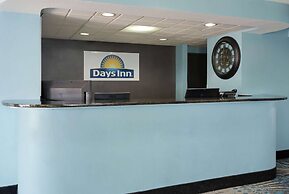 Days Inn by Wyndham Neenah