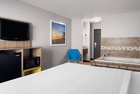 Days Inn by Wyndham Neenah