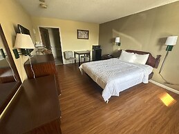 Econo Lodge Inn & Suites Southeast