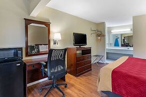Econo Lodge Inn & Suites Southeast