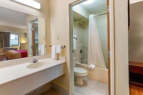 Econo Lodge Inn & Suites Southeast