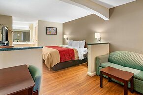 Econo Lodge Inn & Suites Southeast
