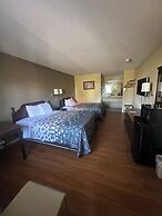 Econo Lodge Inn & Suites Southeast