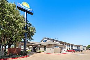 Days Inn by Wyndham Round Rock