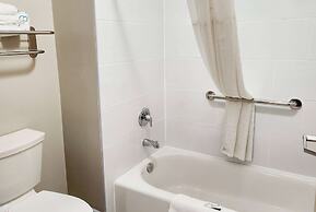 Days Inn & Suites by Wyndham Corpus Christi Central