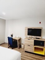 Days Inn & Suites by Wyndham Corpus Christi Central