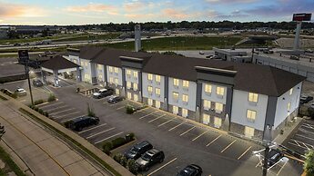 Comfort Inn & Suites St. Louis - Hazelwood