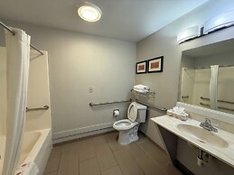 Comfort Inn & Suites St. Louis - Hazelwood