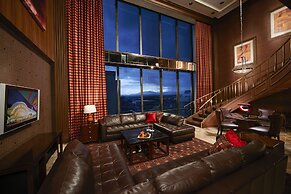 Golden Nugget Las Vegas Hotel & Casino