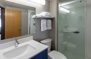 Paynesville Inn And Suites