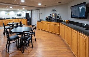 Paynesville Inn And Suites