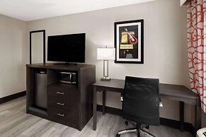 La Quinta Inn & Suites by Wyndham Goodlettsville - Nashville