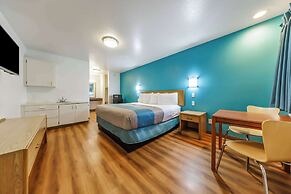 Motel 6 Canby, OR
