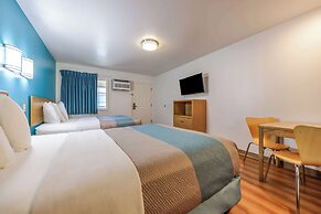 Motel 6 Canby, OR