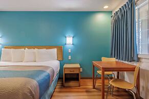 Motel 6 Canby, OR