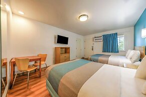 Motel 6 Canby, OR