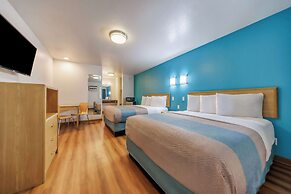 Motel 6 Canby, OR