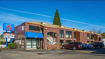 Motel 6 Canby, OR