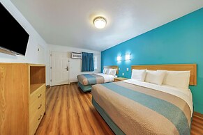 Motel 6 Canby, OR