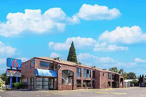 Motel 6 Canby, OR