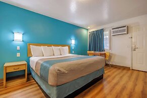 Motel 6 Canby, OR