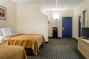 Rodeway Inn State College - near University