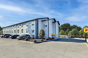 Super 8 by Wyndham Johnson City