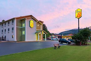 Super 8 by Wyndham Chattanooga Lookout Mountain TN