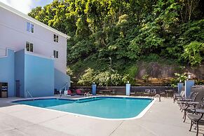 Comfort Suites Nashville Airport - BNA