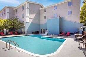 Comfort Suites Nashville Airport - BNA