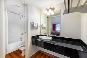 Travelodge by Wyndham Essington / Philadelphia Airport