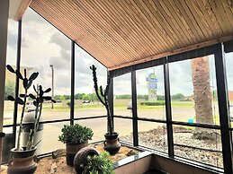 Days Inn by Wyndham Bay City