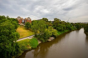 Amora Hotel Riverwalk Melbourne