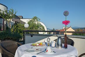 Skycity Hotel Atrigon